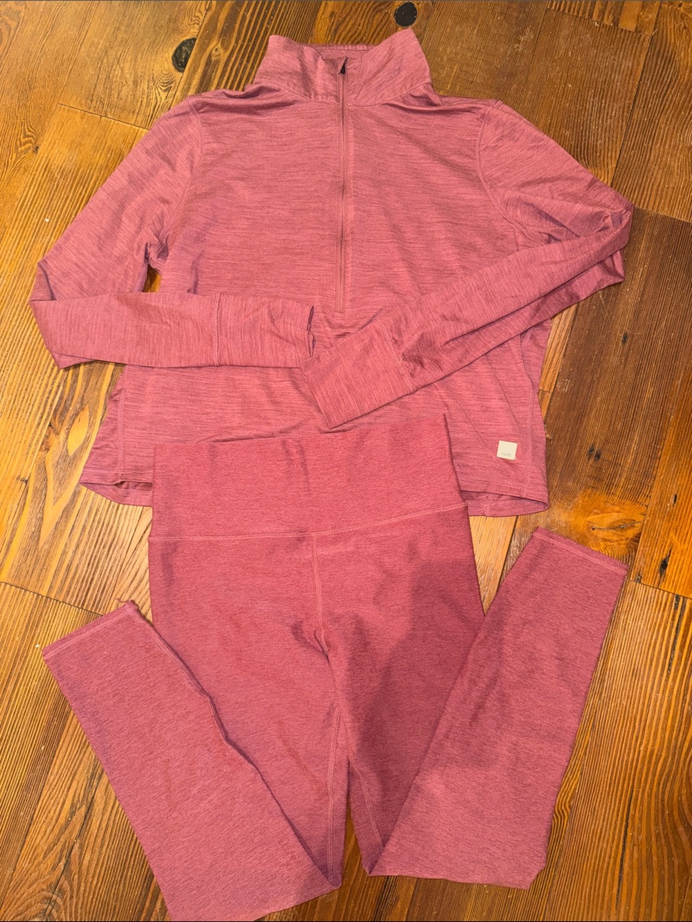 Vuori studio leggings and crescent half zip long sleeve top small